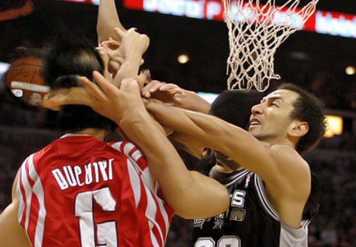 姚明邓肯巅峰对决：火箭马刺季后赛经典系列赛回顾(图2)