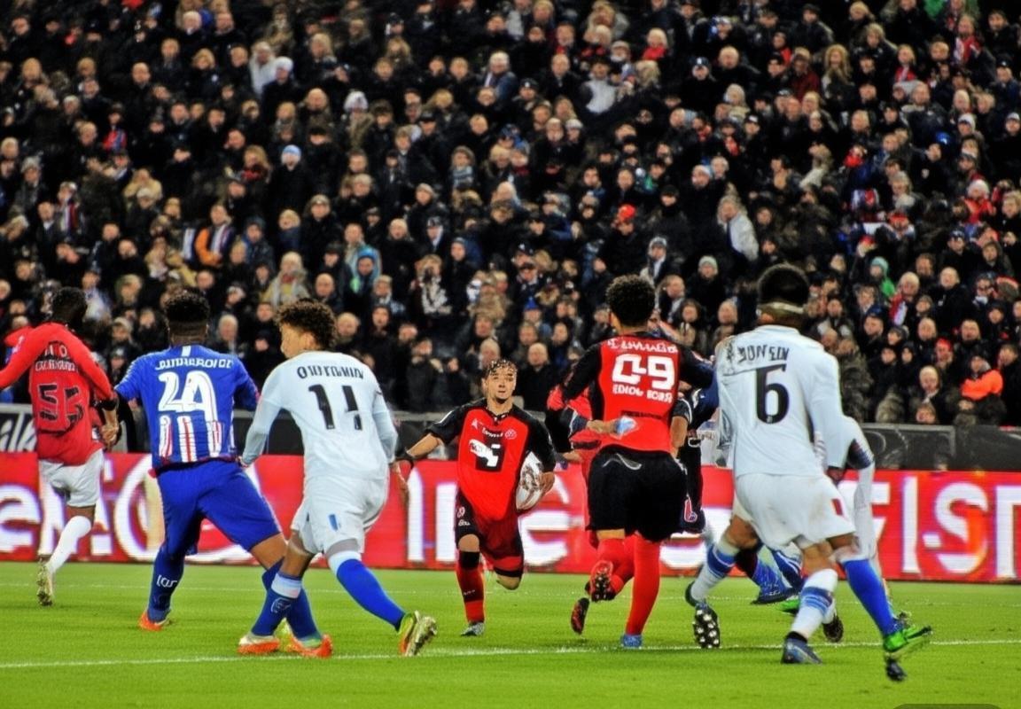 巴黎圣日耳曼VS第戎：梅西世界波助力巴黎锁定胜局，攻防大战精彩纷呈(图1)